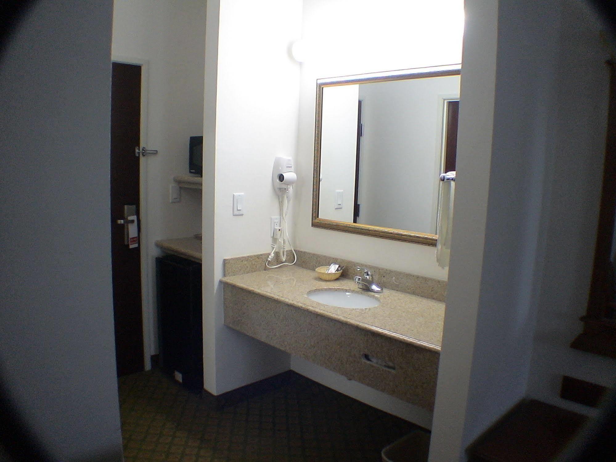 Budget Host Inn And Suites Cameron Εξωτερικό φωτογραφία