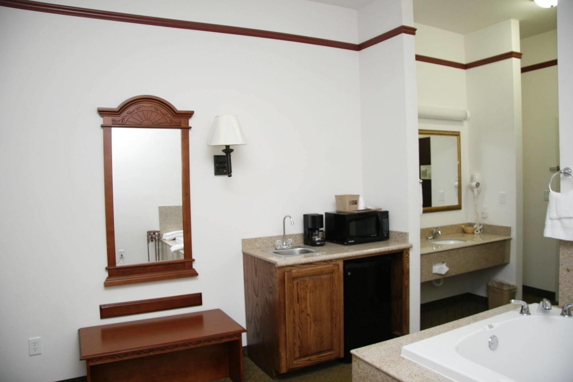 Budget Host Inn And Suites Cameron Εξωτερικό φωτογραφία